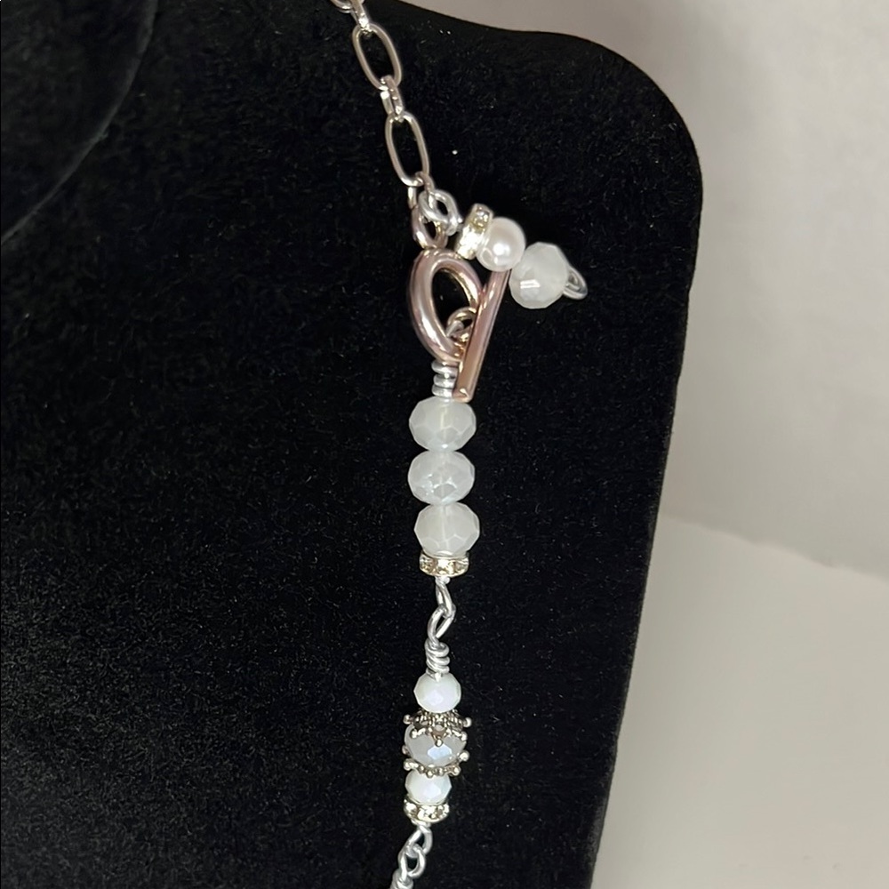 Handmade Elegant Silver copper and White Necklace - Picture 2 of 7